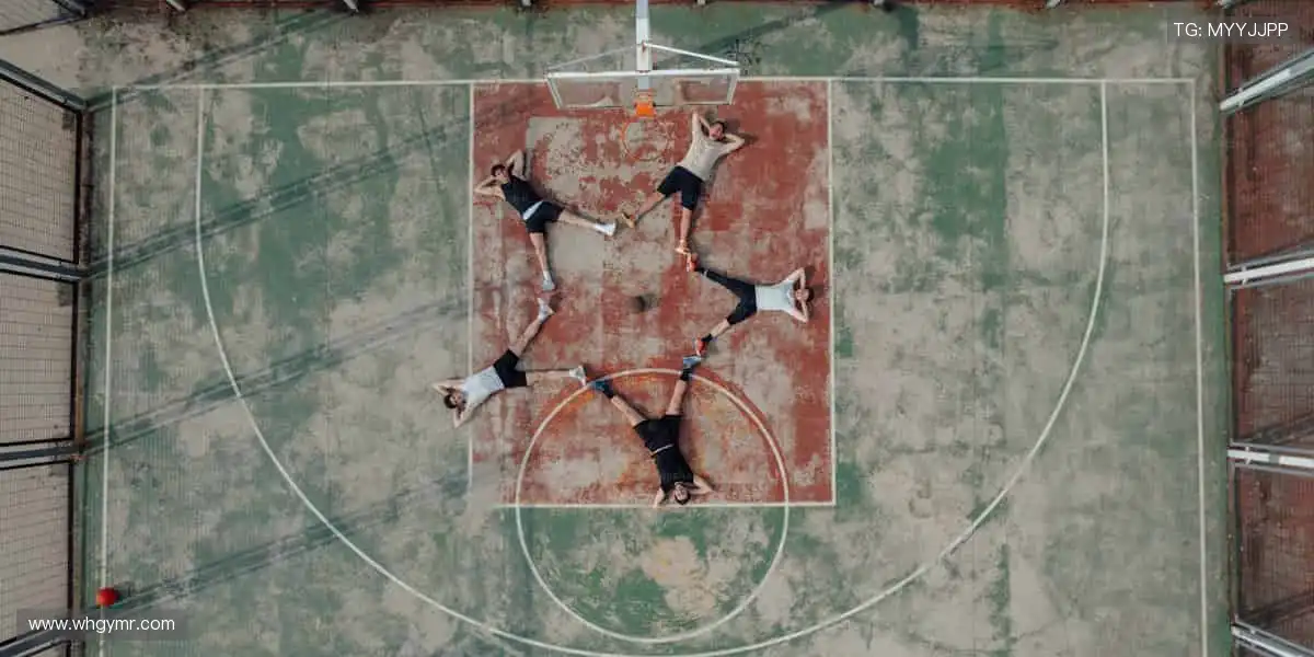 赛场瞬息万变，直播分秒必争！🏀